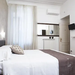 ** Hotel Capri Italien